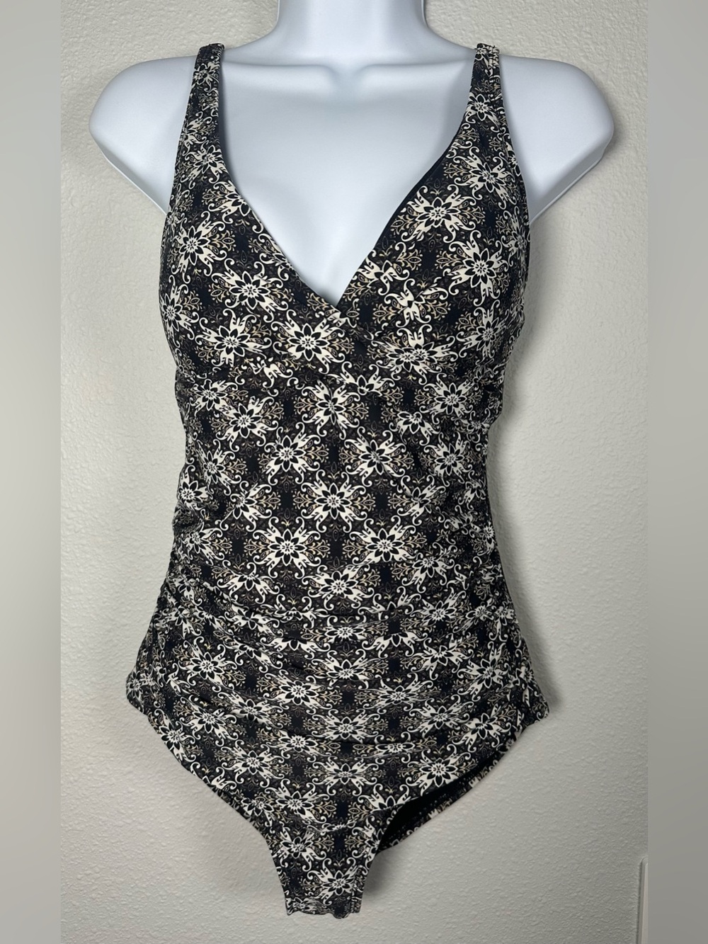 Niptuck Swim Women’s Black/White/Gold Pattern One Piece Swimsuit Size 6